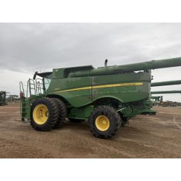 2016 John Deere S690 Harvester