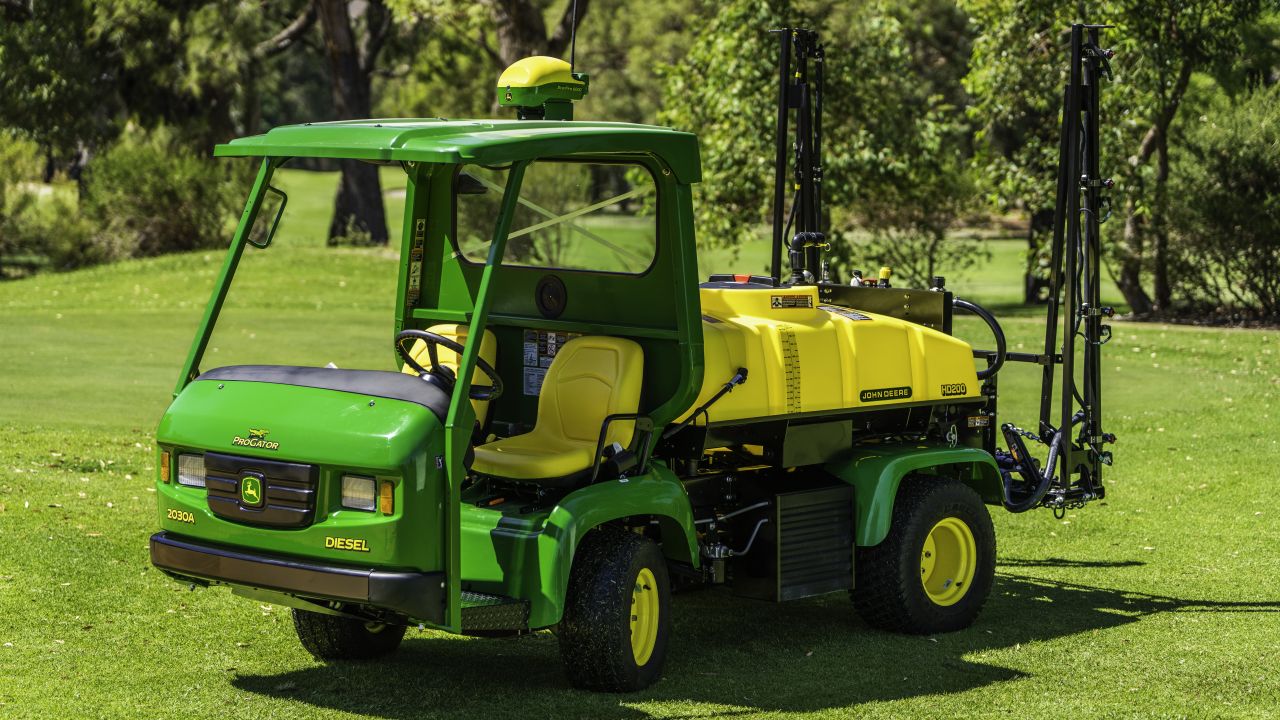 JD_2030A_Turf_Sprayer_Front_left_medium_fairway_1280x720