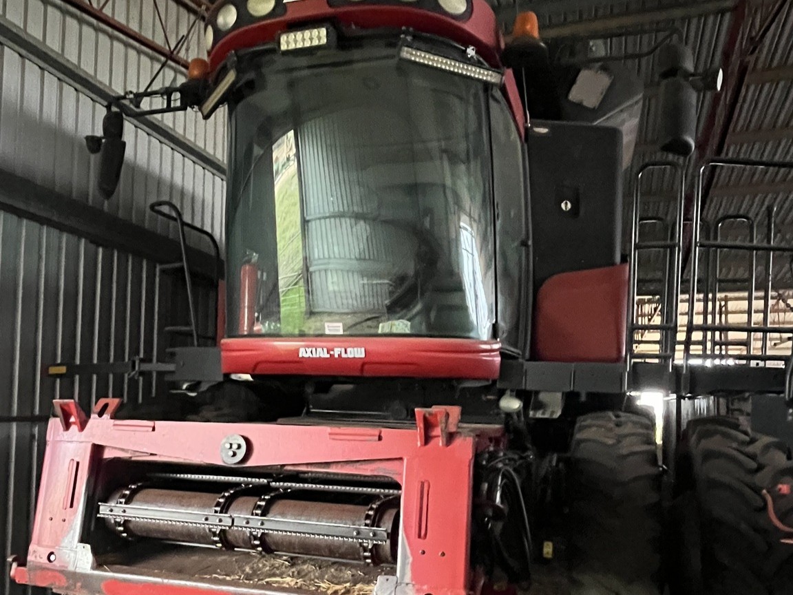 513415_2005_Case_IH_8010_