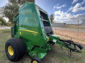 513643-460M-John-Deere-Round-Baler