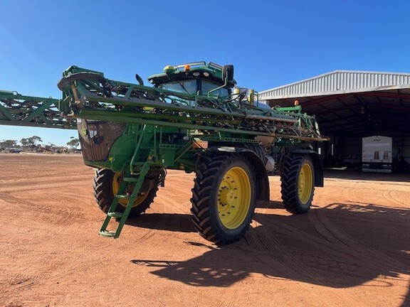 513944-R4060-John-Deere-Sprayer