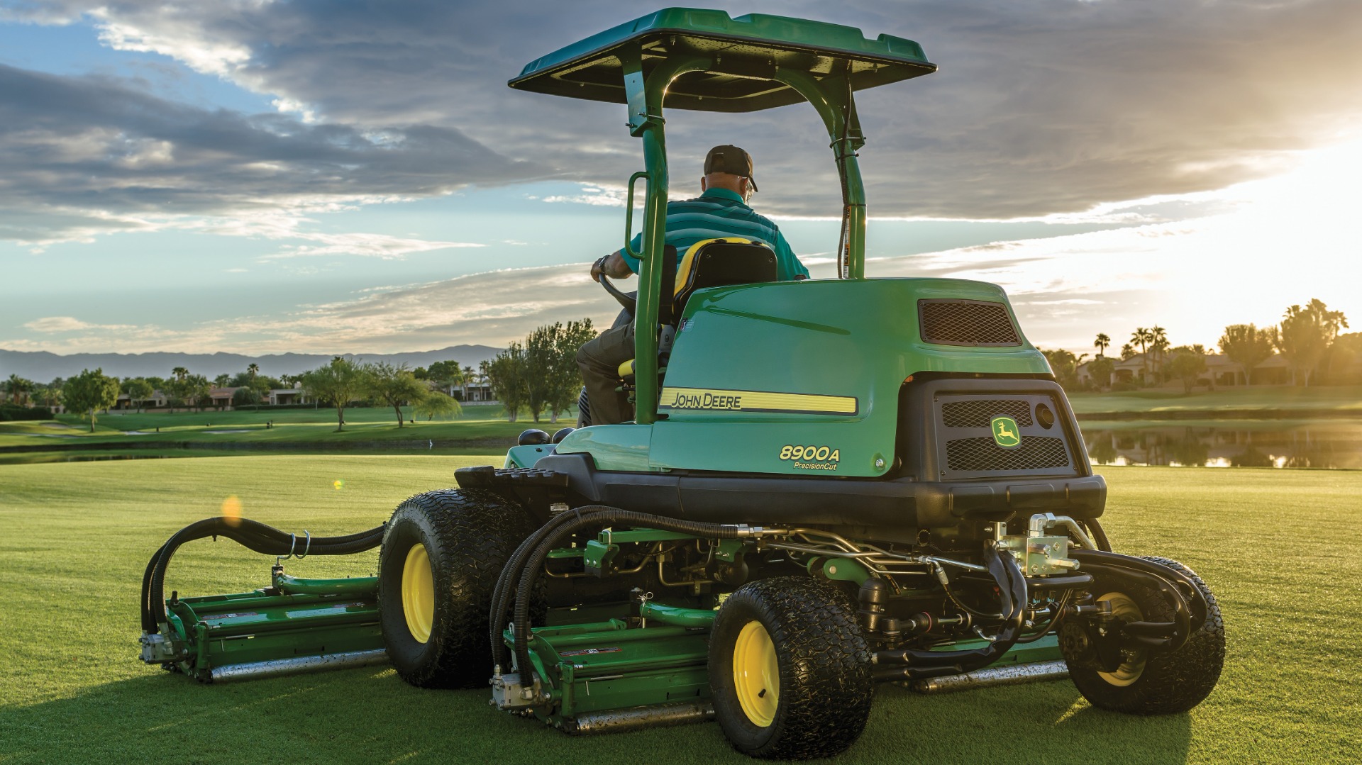 8900A_PrecisionCutT_fairway_mower