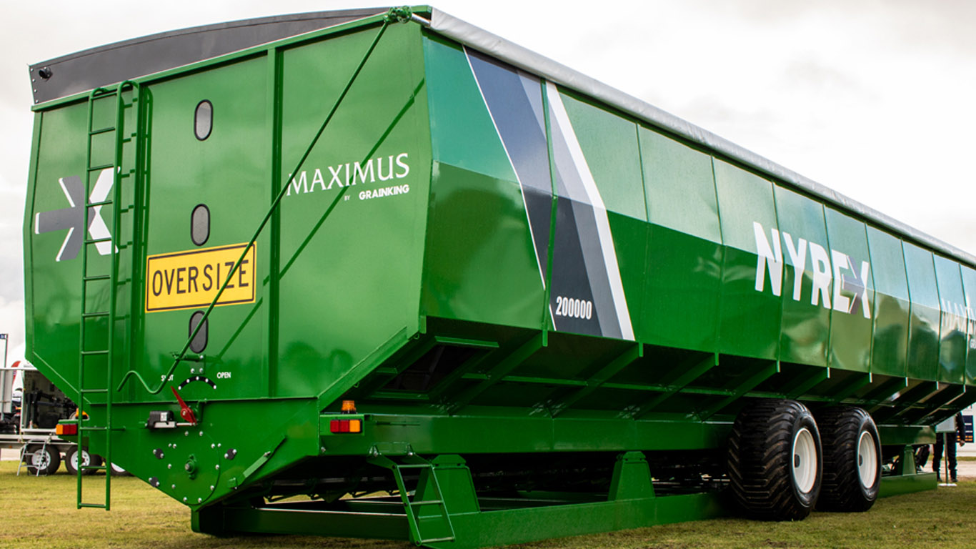 John Deere Grain Chaser Bins Feeding and Spreading AFGRI